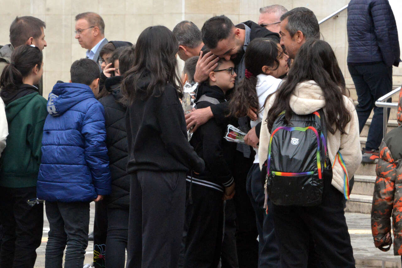 9 kişiye mezar olan Ayser Çalık Ortaokulu, yeni binasında eğitime başladı 3